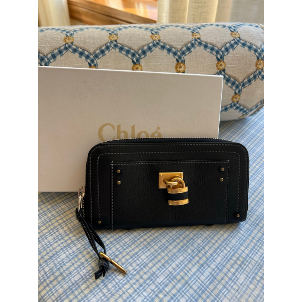 Chloé Paddington Wallet Black Gold w/Lock & Key
#quiet luxury 
#formal